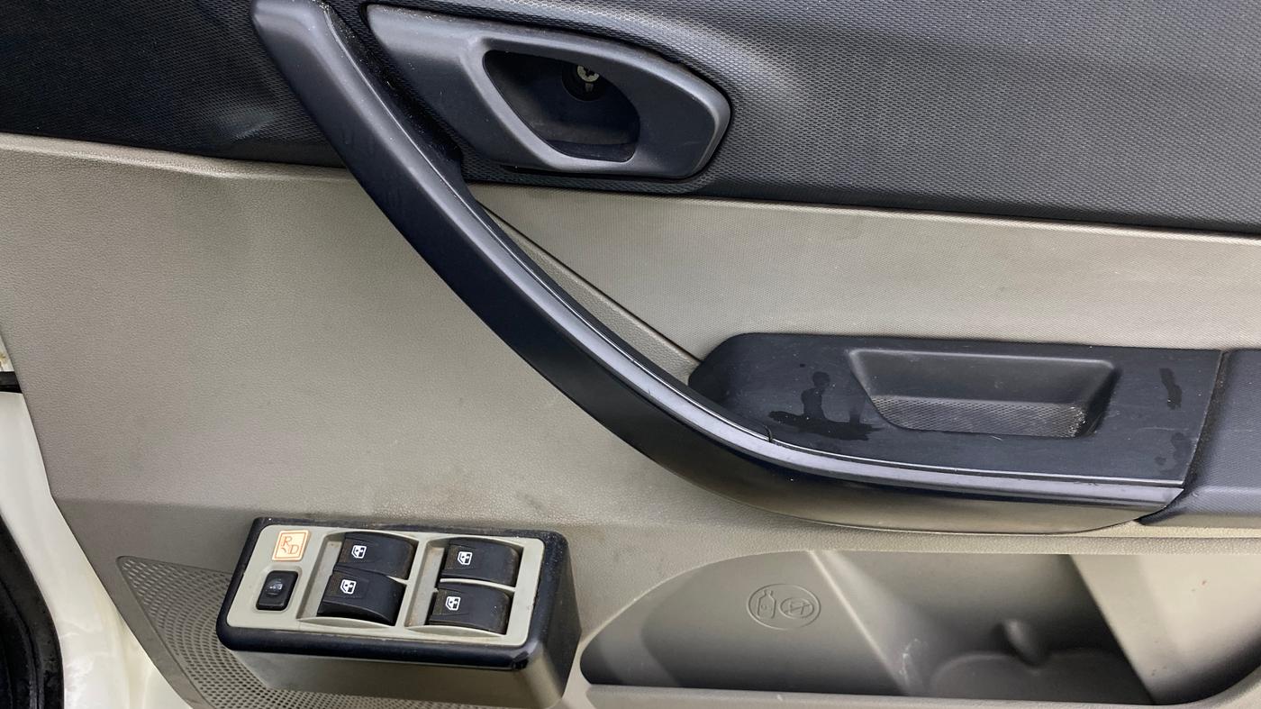 2017 Tata Tiago XE DIESEL, Diesel, Manual, 86,763 km, Driver Side Door Panels Control