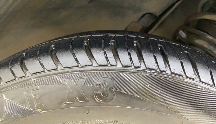 2016 Tata Tiago XT PETROL, Petrol, Manual, 25,136 km, Right Front Tyre Tread