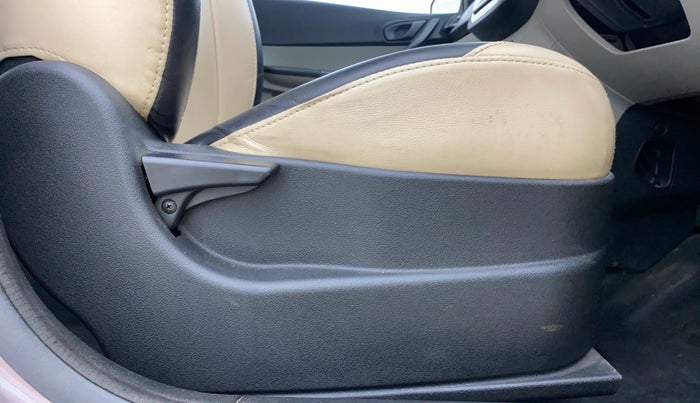 2016 Tata Tiago XT PETROL, Petrol, Manual, 25,136 km, Driver Side Adjustment Panel