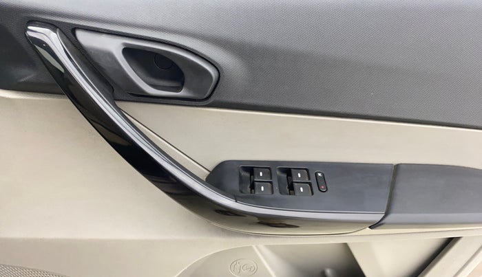 2016 Tata Tiago XT PETROL, Petrol, Manual, 25,136 km, Driver Side Door Panels Control