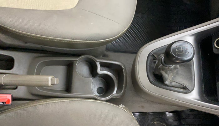 2013 Hyundai i10 SPORTZ 1.2, CNG, Manual, 1,28,823 km, Gear Lever