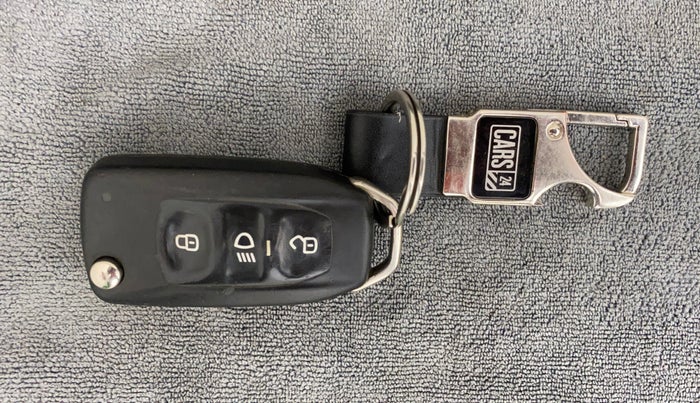 2018 Tata Tiago XZ PETROL, CNG, Manual, 82,257 km, Key Close Up