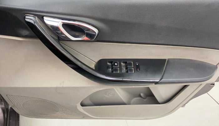 2018 Tata Tiago XZ PETROL, CNG, Manual, 82,257 km, Driver Side Door Panels Control