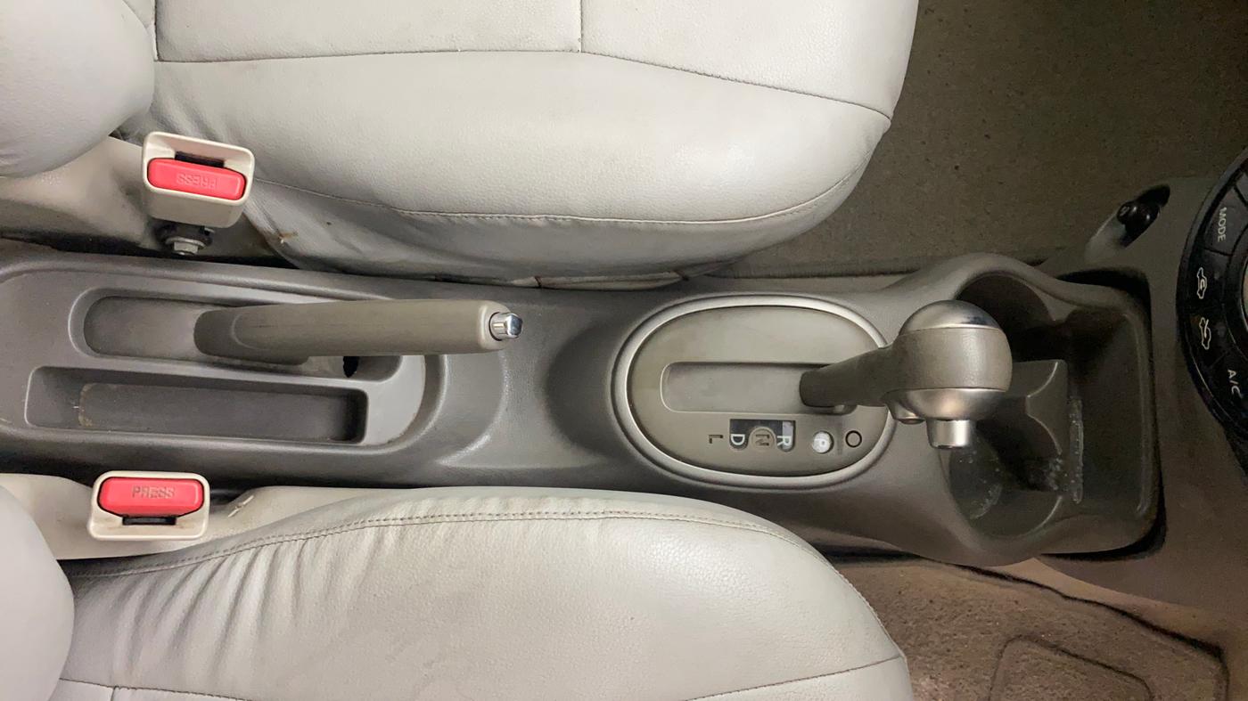 2014 Nissan Micra XV CVT, Petrol, Automatic, 99,651 km, Gear Lever