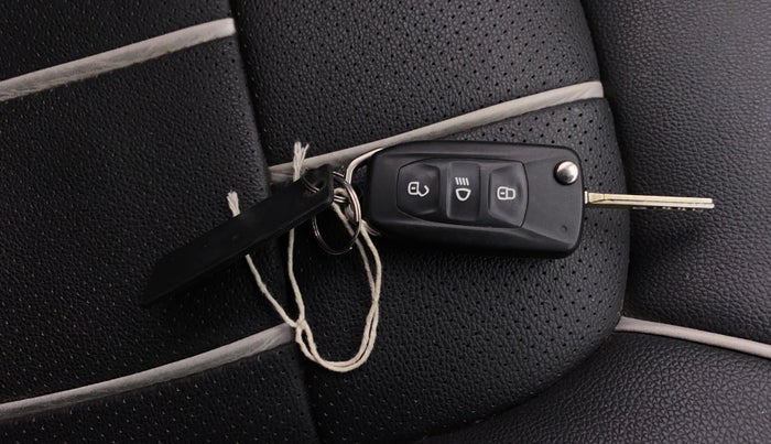 2020 Tata NEXON XM SUNROOF PETROL, Petrol, Manual, 30,077 km, Key Close Up