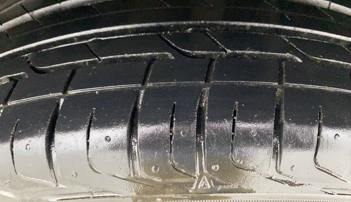 2020 Tata NEXON XM SUNROOF PETROL, Petrol, Manual, 30,077 km, Left Rear Tyre Tread