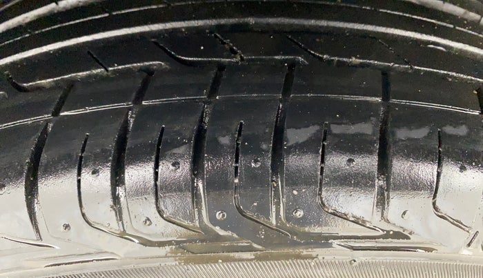 2020 Tata NEXON XM SUNROOF PETROL, Petrol, Manual, 30,077 km, Right Rear Tyre Tread