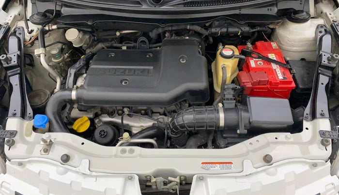 2013 Maruti Swift VDI, Diesel, Manual, 1,04,175 km, Engine Bonet View