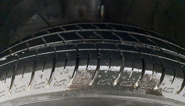 2020 Maruti Baleno DELTA PETROL 1.2, Petrol, Manual, 13,606 km, Left Front Tyre Tread