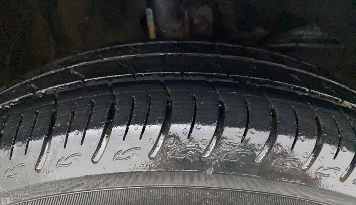 2020 Maruti Baleno DELTA PETROL 1.2, Petrol, Manual, 13,606 km, Right Front Tyre Tread