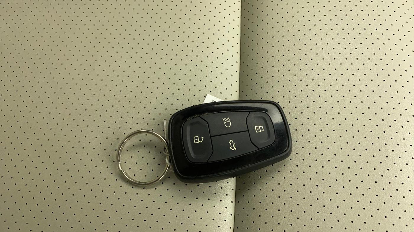 2021 Tata Safari XZ PLUS, Diesel, Manual, 1,00,883 km, Key Close Up