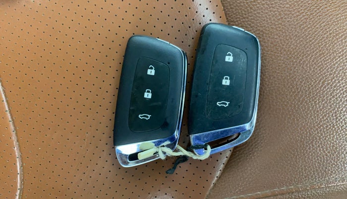 2021 MG HECTOR PLUS SHARP 1.5 PETROL TURBO CVT 6-STR, Petrol, Automatic, 39,075 km, Key Close Up