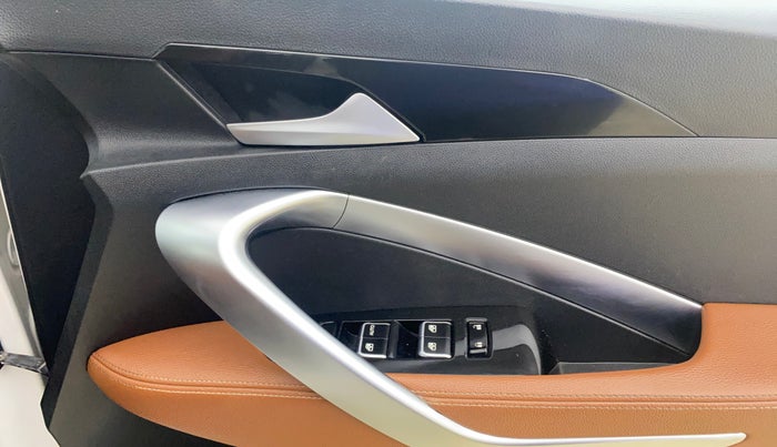 2021 MG HECTOR PLUS SHARP 1.5 PETROL TURBO CVT 6-STR, Petrol, Automatic, 39,075 km, Driver Side Door Panels Control