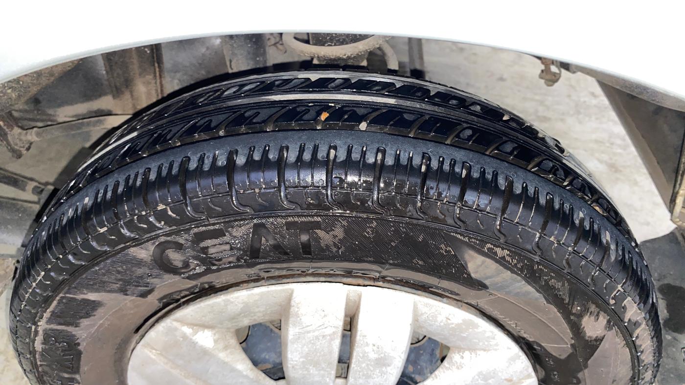 2015 Maruti Alto 800 LXI, Petrol, Manual, 25,994 km, Left Rear Tyre Tread