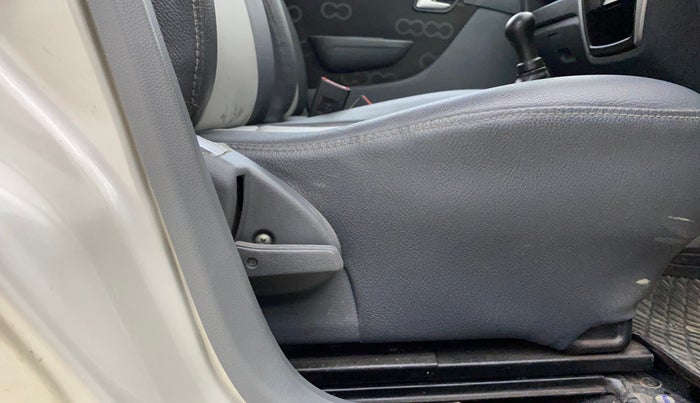 2015 Maruti Alto 800 LXI, Petrol, Manual, 25,994 km, Driver Side Adjustment Panel