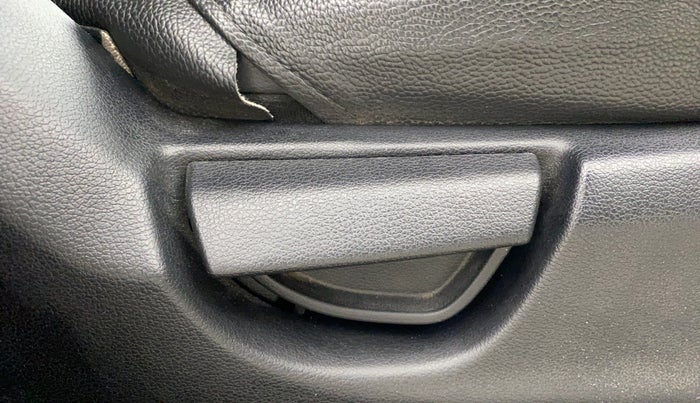 2018 Hyundai NEW SANTRO SPORTZ MT, Petrol, Manual, 44,753 km, Driver Side Adjustment Panel