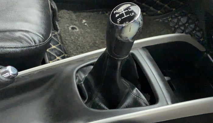 2016 Maruti Baleno DELTA PETROL 1.2, Petrol, Manual, 86,080 km, Gear lever - Boot cover slightly torn