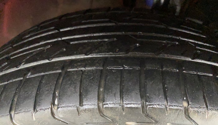 2016 Maruti Baleno DELTA PETROL 1.2, Petrol, Manual, 86,080 km, Right Front Tyre Tread