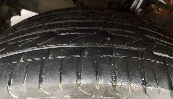 2016 Maruti Baleno DELTA PETROL 1.2, Petrol, Manual, 86,080 km, Left Front Tyre Tread