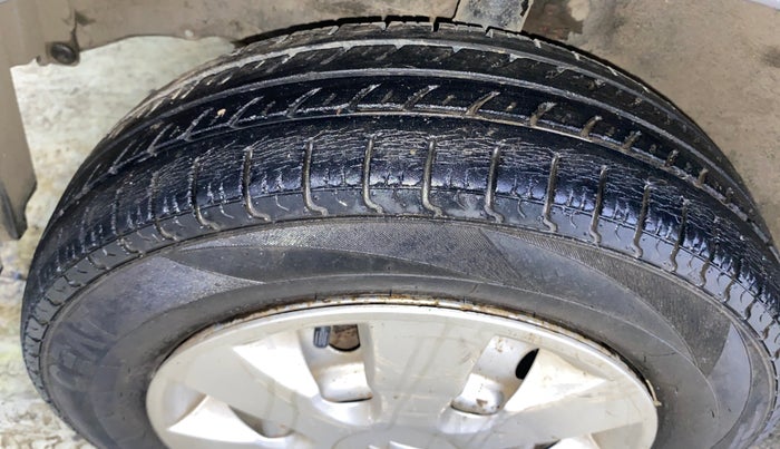 2014 Maruti Wagon R 1.0 LXI CNG, CNG, Manual, 50,027 km, Left Front Tyre Tread