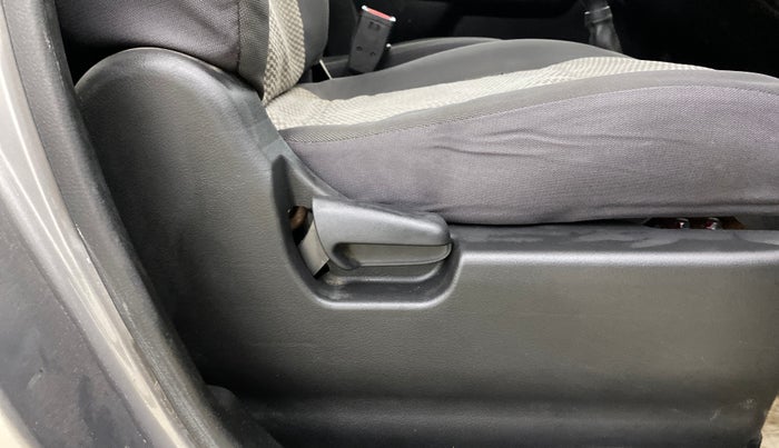 2014 Maruti Wagon R 1.0 LXI CNG, CNG, Manual, 50,027 km, Driver Side Adjustment Panel