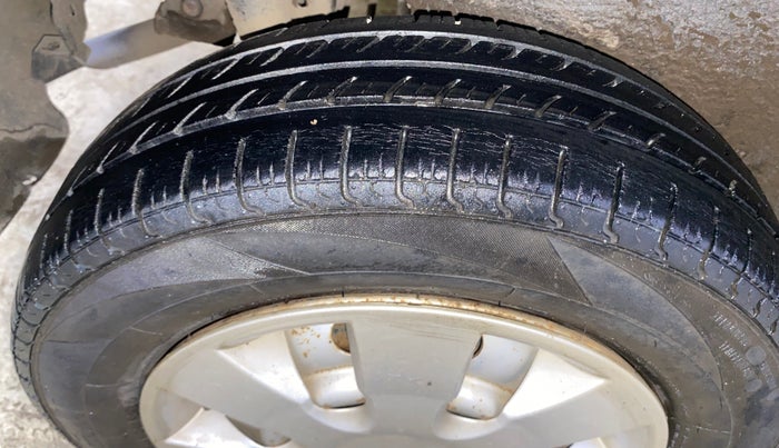 2014 Maruti Wagon R 1.0 LXI CNG, CNG, Manual, 50,027 km, Right Rear Tyre Tread