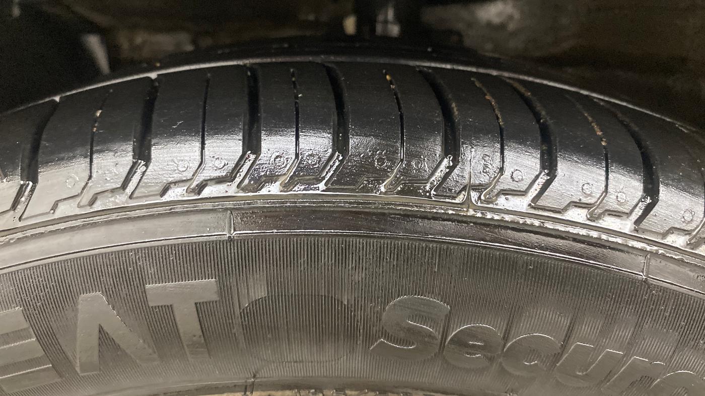 2020 Maruti Ciaz ALPHA 1.5 SHVS PETROL, Petrol, Manual, 64,231 km, Left Front Tyre Tread