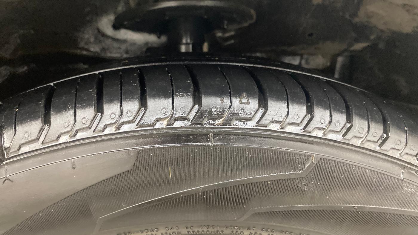2020 Maruti Ciaz ALPHA 1.5 SHVS PETROL, Petrol, Manual, 64,231 km, Right Front Tyre Tread