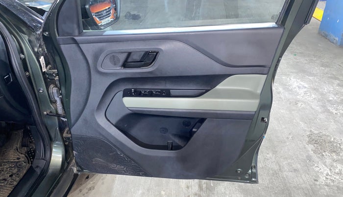 2023 Tata PUNCH ADVENTURE RHYTHM CAMO EDITION AMT, Petrol, Automatic, 18,260 km, Driver Side Door Panels Control