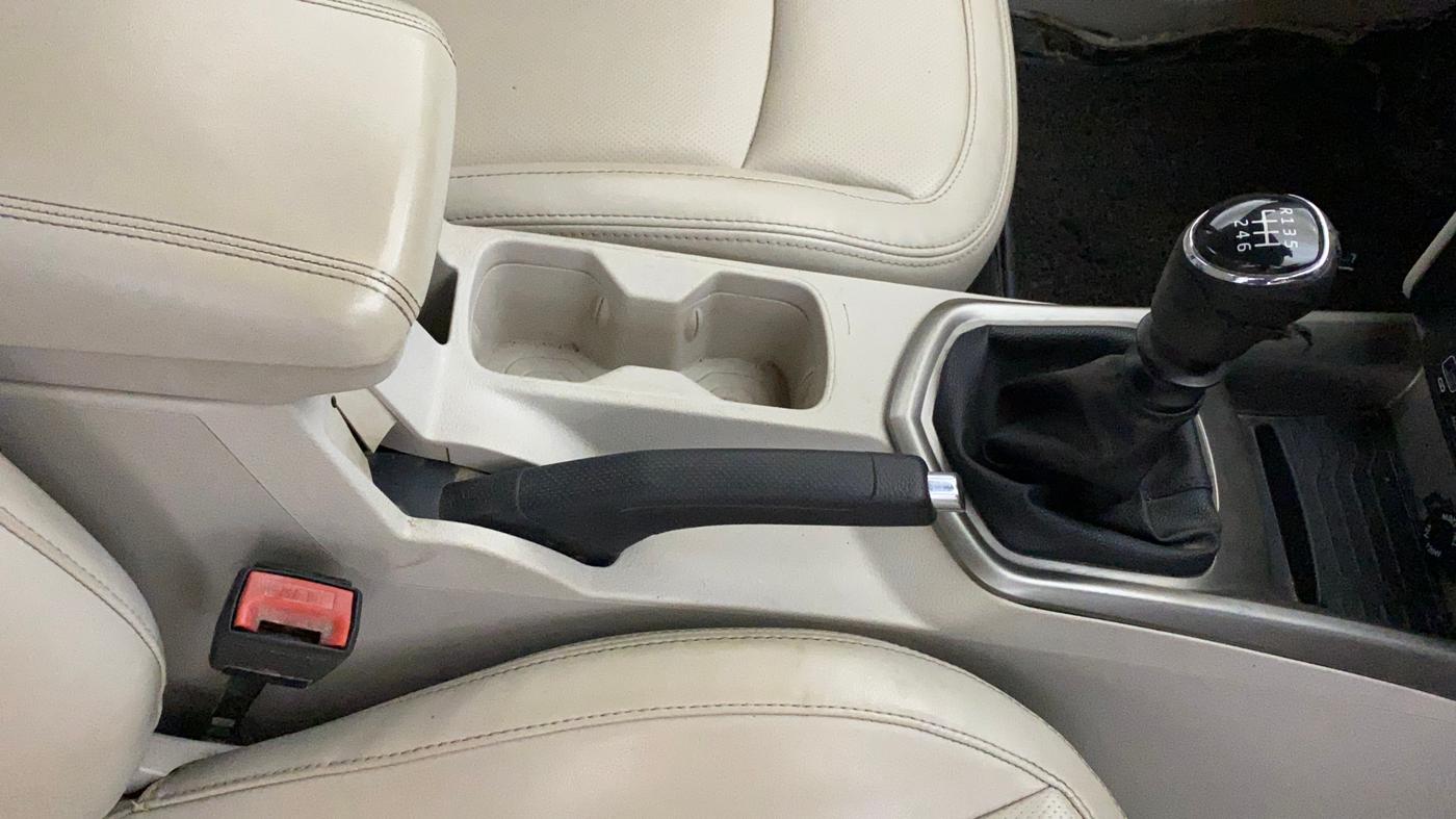 2019 Mahindra XUV300 W8 (O) 1.2 PETROL, Petrol, Manual, 64,376 km, Gear Lever
