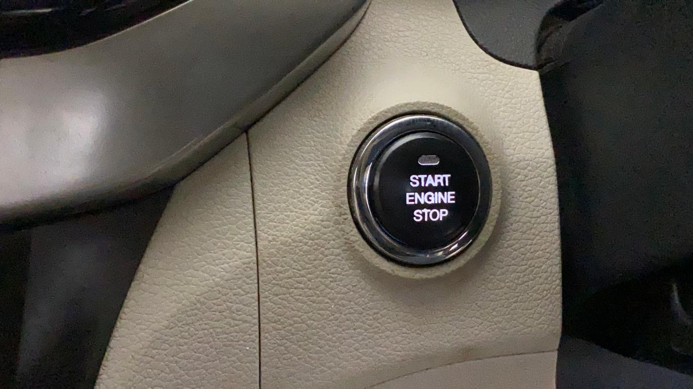 2019 Mahindra XUV300 W8 (O) 1.2 PETROL, Petrol, Manual, 64,376 km, Keyless Start/ Stop Button