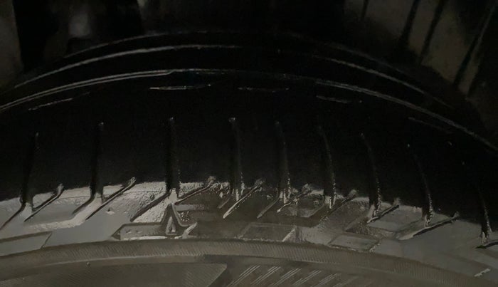 2019 Mahindra XUV300 W8 (O) 1.2 PETROL, Petrol, Manual, 64,322 km, Left Rear Tyre Tread
