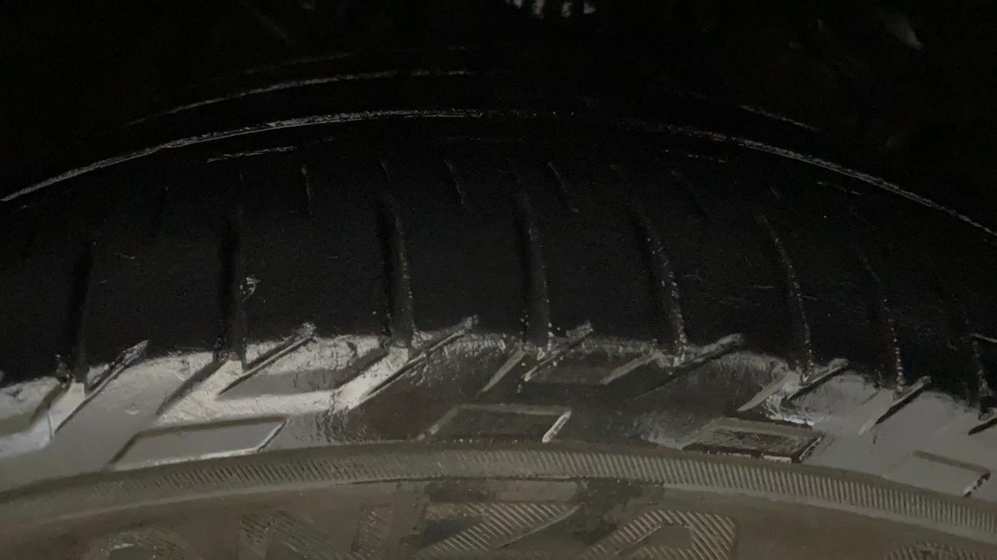 2019 Mahindra XUV300 W8 (O) 1.2 PETROL, Petrol, Manual, 64,376 km, Right Front Tyre Tread