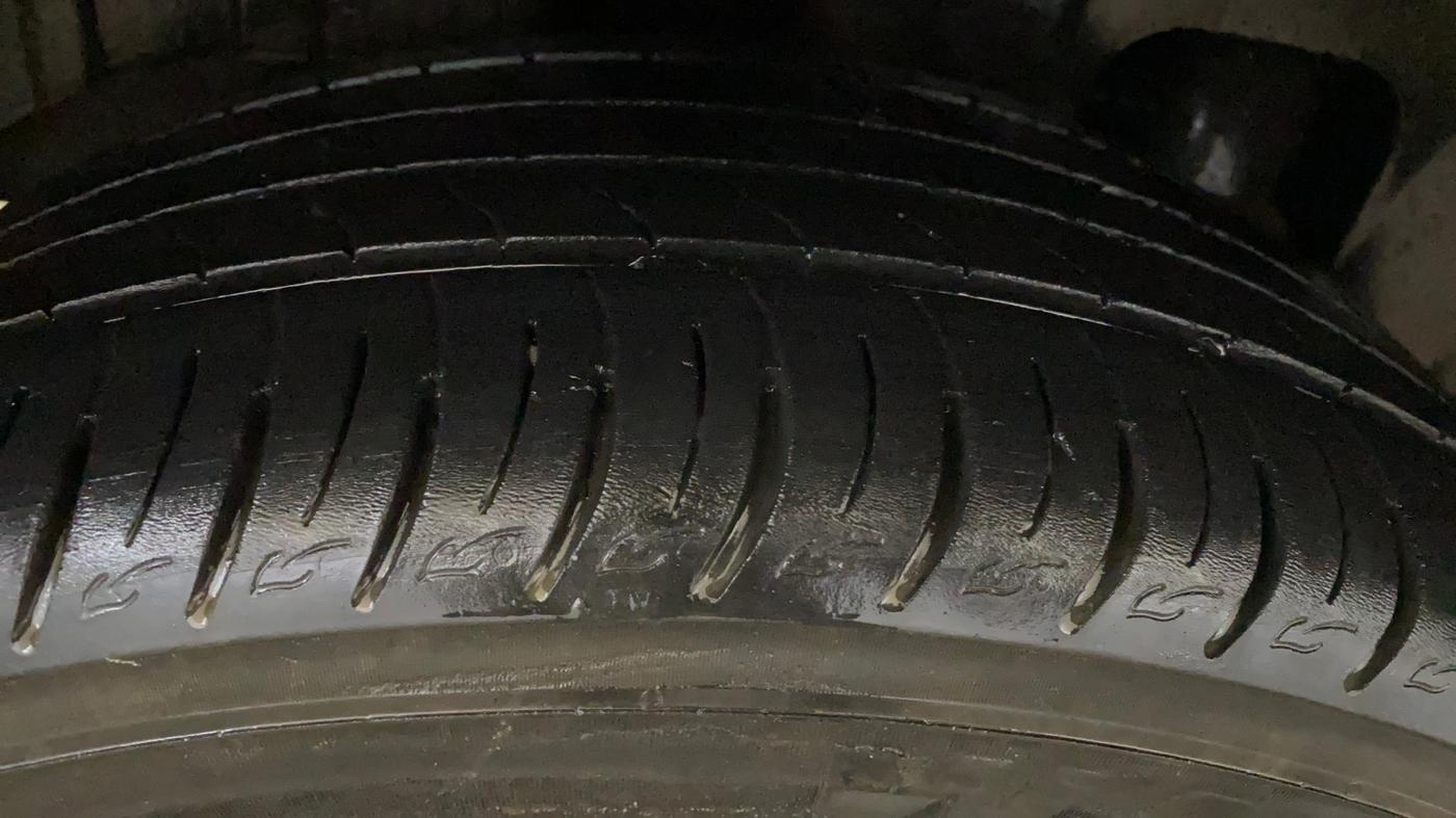 2019 Mahindra XUV300 W8 (O) 1.2 PETROL, Petrol, Manual, 64,376 km, Right Rear Tyre Tread