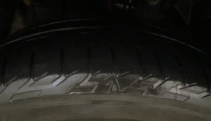 2019 Mahindra XUV300 W8 (O) 1.2 PETROL, Petrol, Manual, 64,322 km, Left Front Tyre Tread