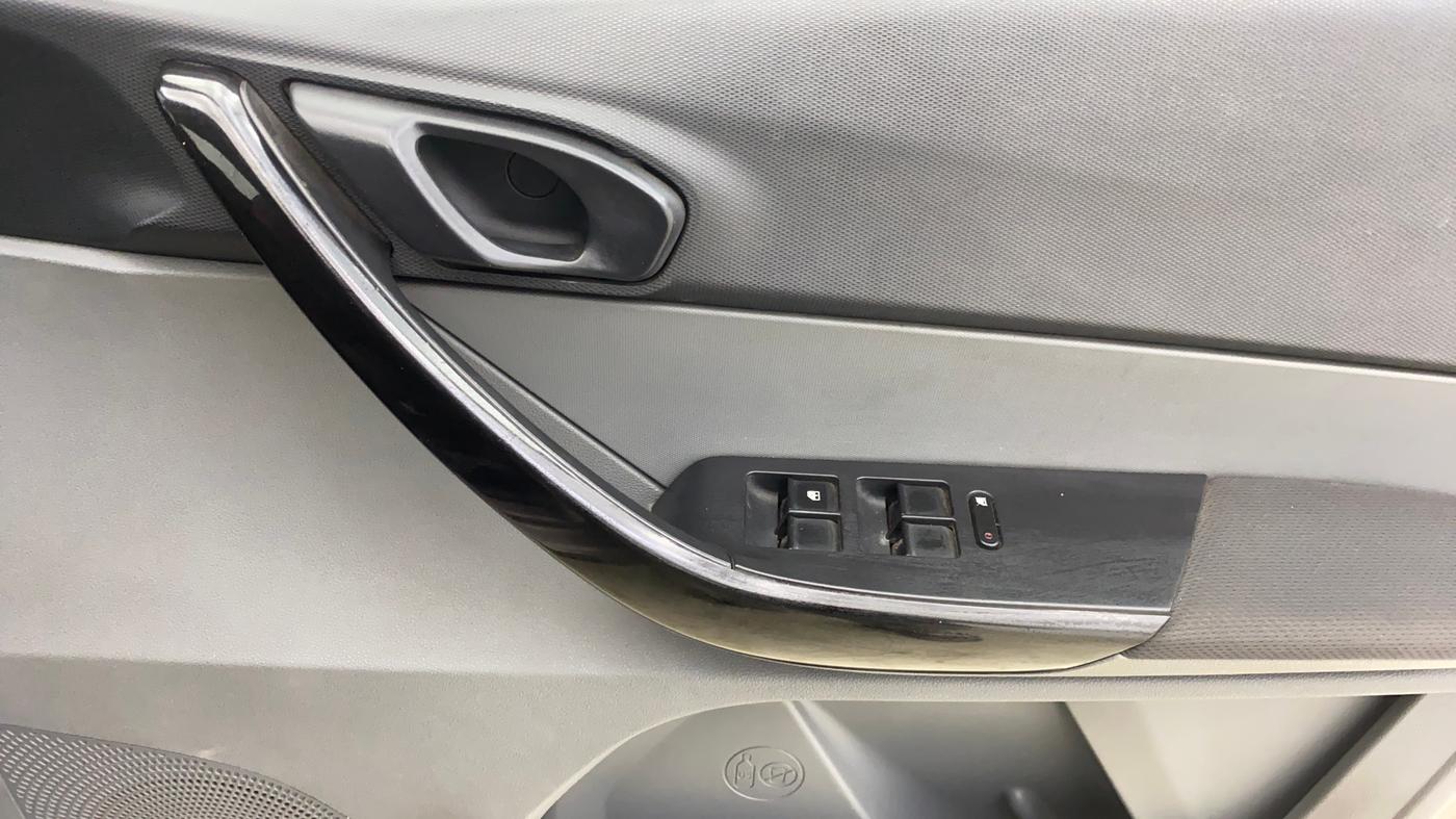 2018 Tata TIGOR XTA PETROL, CNG, Automatic, 84,939 km, Driver Side Door Panels Control