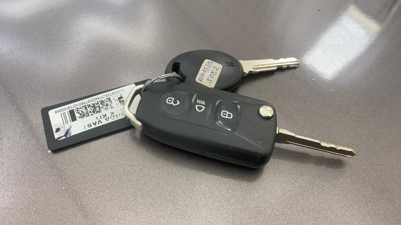 2018 Tata TIGOR XTA PETROL, CNG, Automatic, 84,939 km, Key Close Up