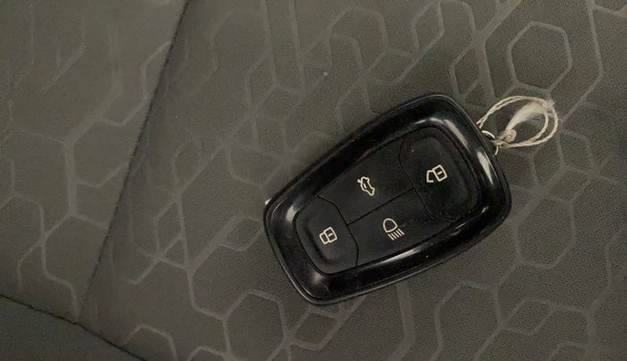 2020 Tata ALTROZ XZ PETROL, Petrol, Manual, 43,628 km, Key Close Up
