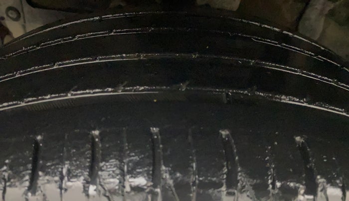 2016 Maruti Vitara Brezza ZDI PLUS DUAL TONE, Diesel, Manual, 36,733 km, Left Front Tyre Tread