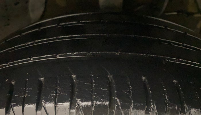 2016 Maruti Vitara Brezza ZDI PLUS DUAL TONE, Diesel, Manual, 36,733 km, Right Front Tyre Tread