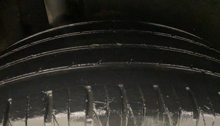 2016 Maruti Vitara Brezza ZDI PLUS DUAL TONE, Diesel, Manual, 36,733 km, Right Rear Tyre Tread