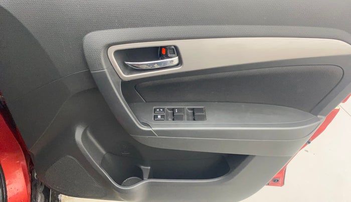 2016 Maruti Vitara Brezza ZDI PLUS DUAL TONE, Diesel, Manual, 36,733 km, Driver Side Door Panels Control