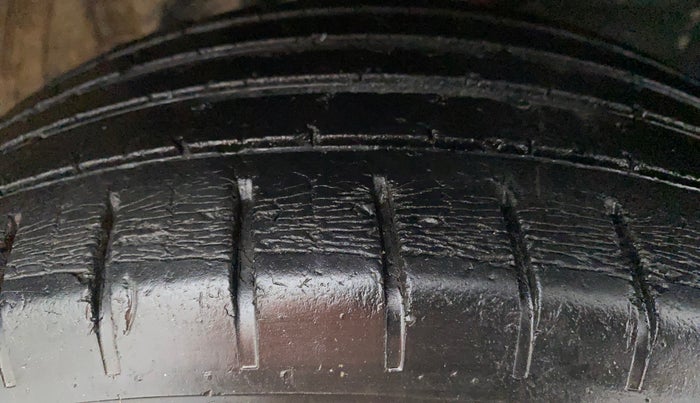 2017 Maruti Baleno ALPHA PETROL 1.2, Petrol, Manual, 45,708 km, Right Front Tyre Tread