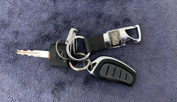 2016 Nissan Micra Active XL, Petrol, Manual, 38,310 km, Key Close Up