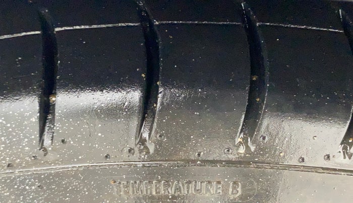 2016 Hyundai Grand i10 MAGNA AT 1.2 KAPPA VTVT, Petrol, Automatic, 1,44,697 km, Left Front Tyre Tread