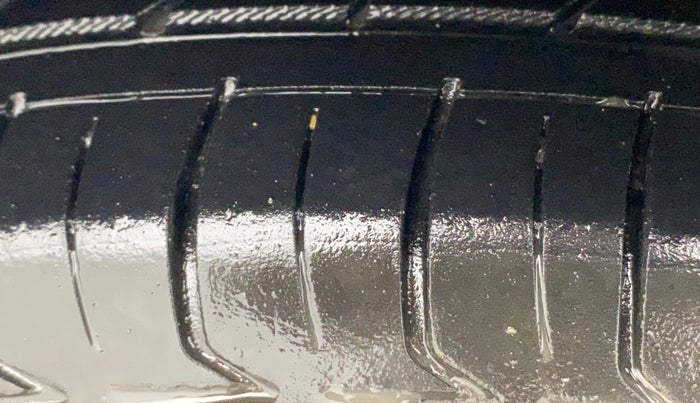 2016 Hyundai Grand i10 MAGNA AT 1.2 KAPPA VTVT, Petrol, Automatic, 1,44,697 km, Right Rear Tyre Tread