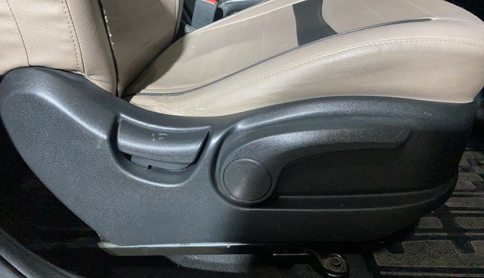 2017 Hyundai Creta SX PLUS 1.6 PETROL, Petrol, Manual, 60,103 km, Driver Side Adjustment Panel