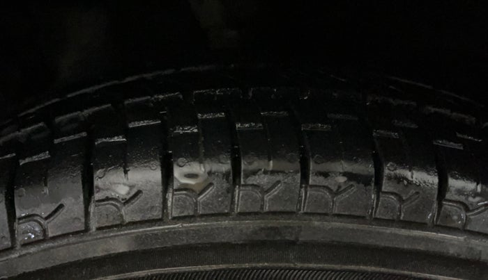 2015 Hyundai Eon ERA +, Petrol, Manual, 97,996 km, Left Front Tyre Tread