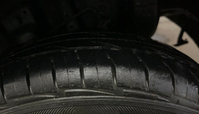 2015 Hyundai Eon ERA +, Petrol, Manual, 97,996 km, Left Rear Tyre Tread