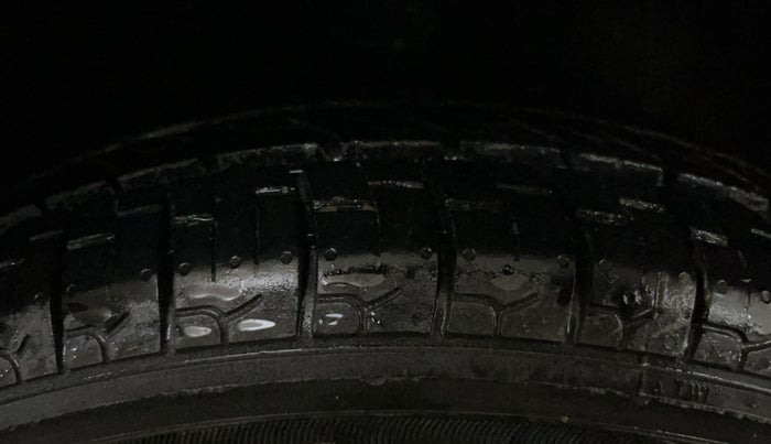 2015 Hyundai Eon ERA +, Petrol, Manual, 97,996 km, Right Front Tyre Tread